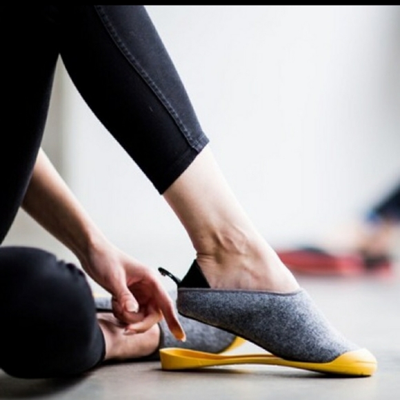 Mahabis snake yellow size 44 / 12.5 - Picture 2 of 10